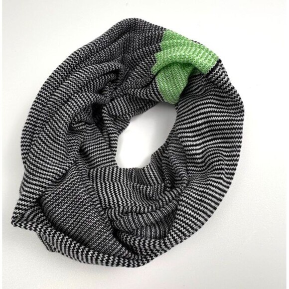 Selena Gomez Dream Out Loud Knit Infinity Scarf Navy & Green Striped Preppy Soft - Picture 1 of 5